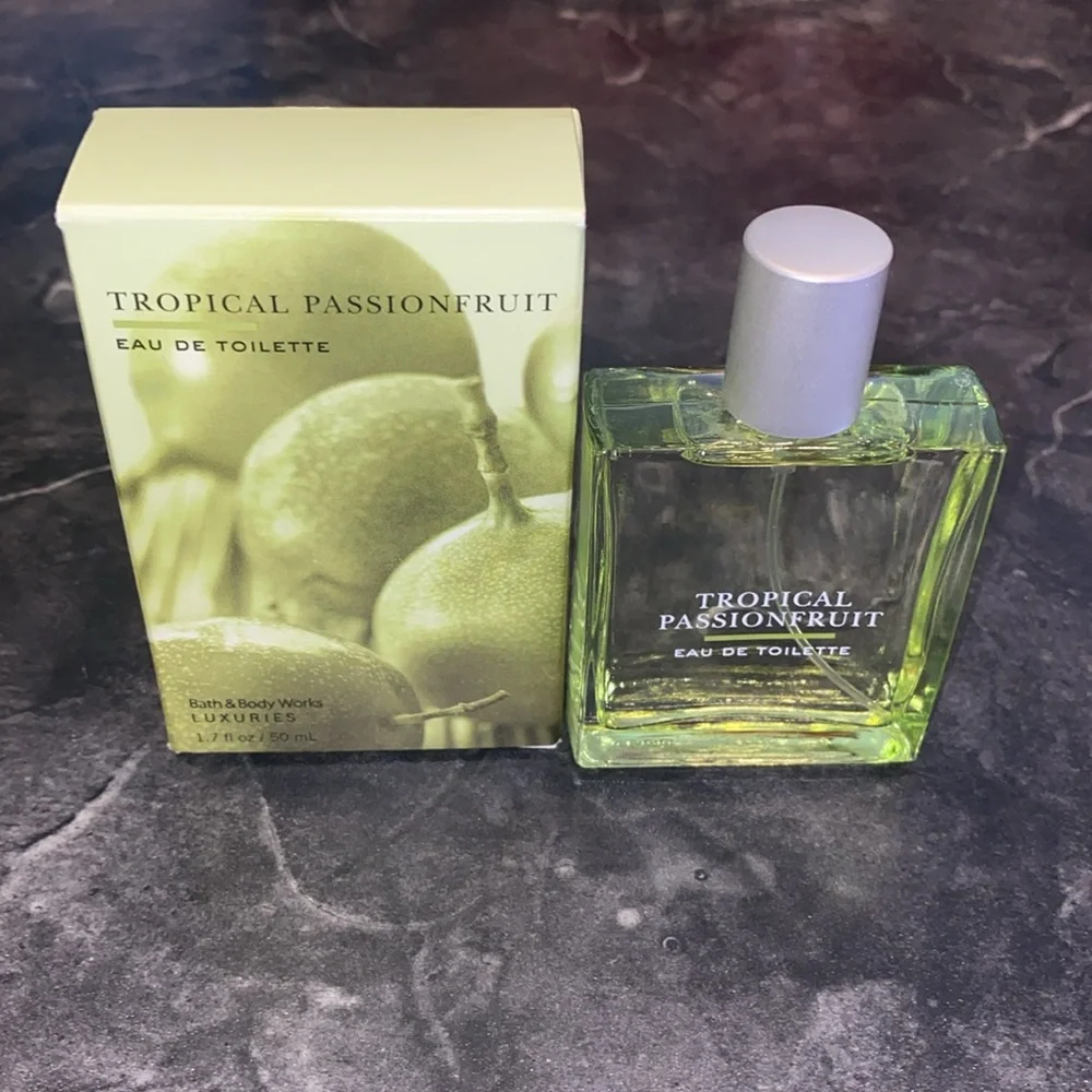 DISCONTINUED Bath And Body Works Luxuries Tropical Passionfruit Spray